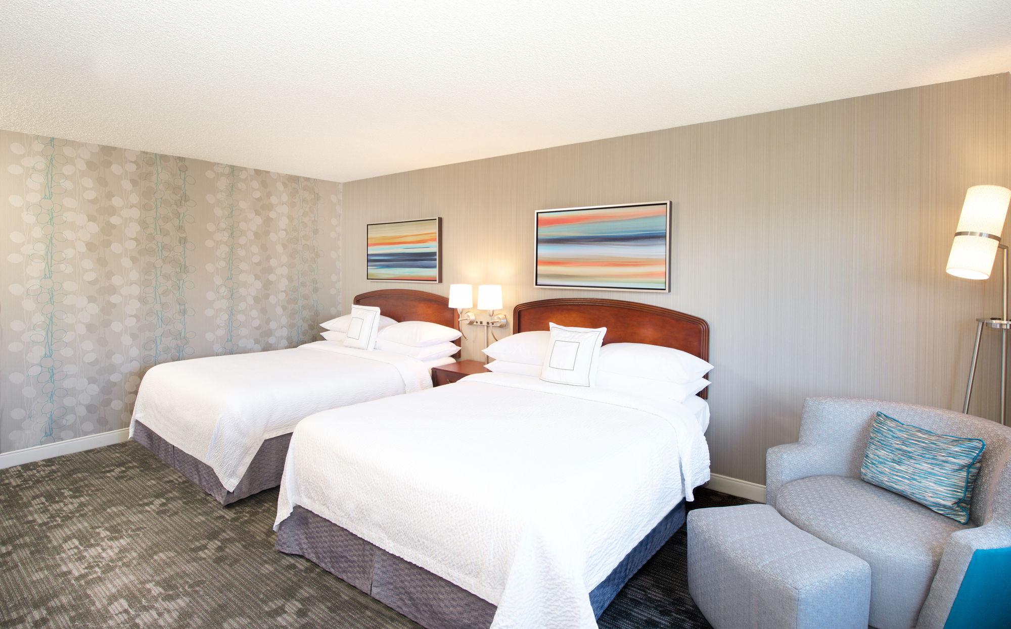 Отель Courtyard By Marriott Oakland Airport Экстерьер фото