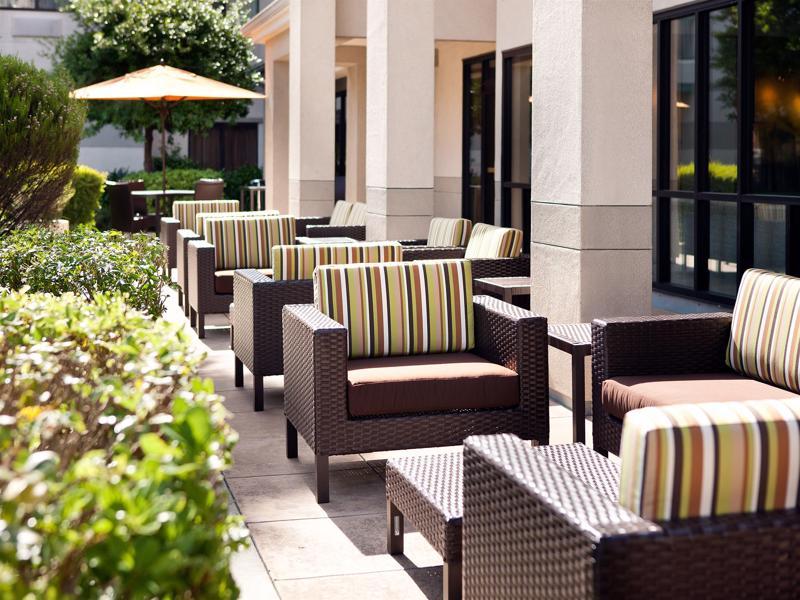 Отель Courtyard By Marriott Oakland Airport Экстерьер фото