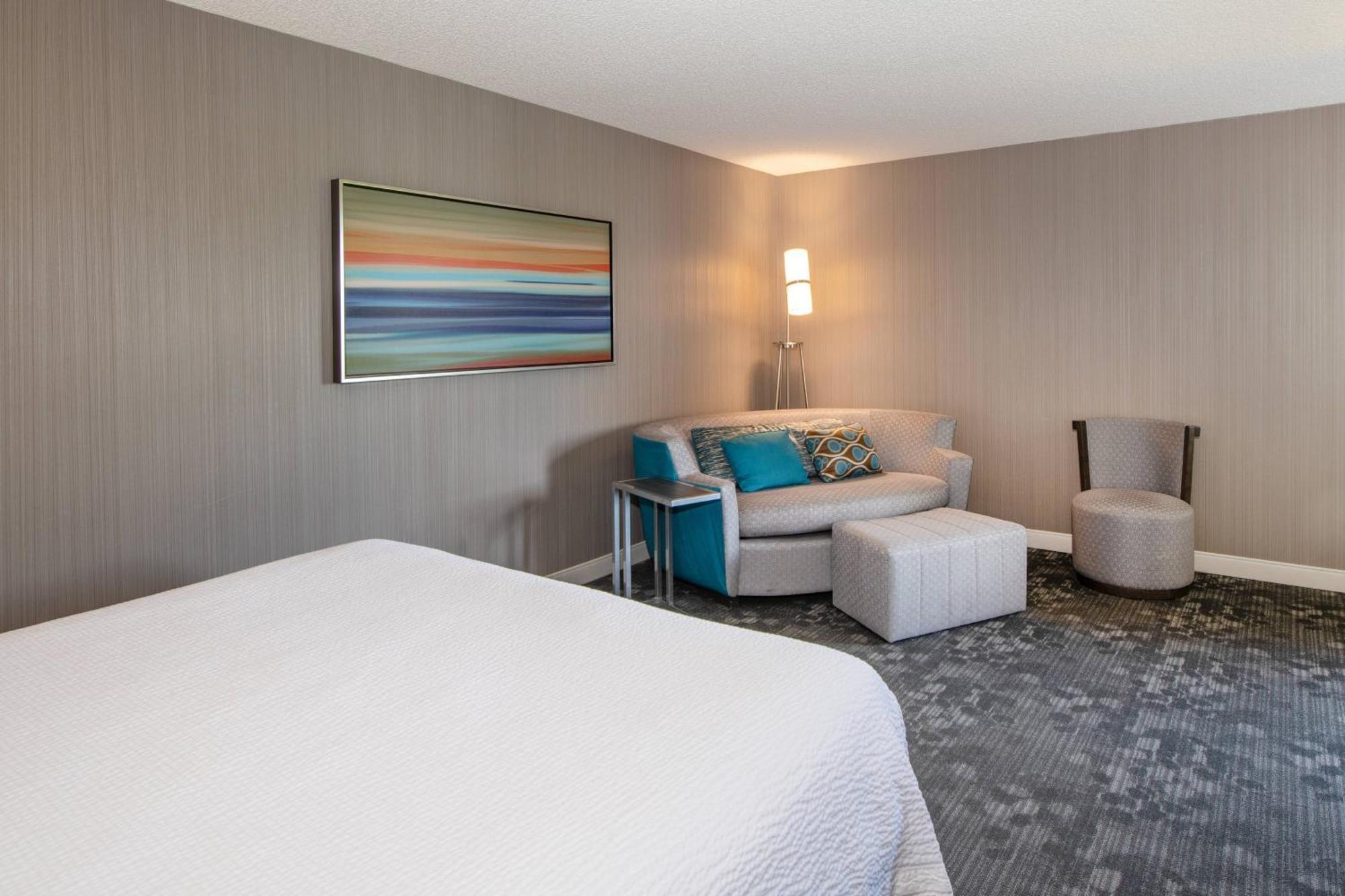 Отель Courtyard By Marriott Oakland Airport Экстерьер фото