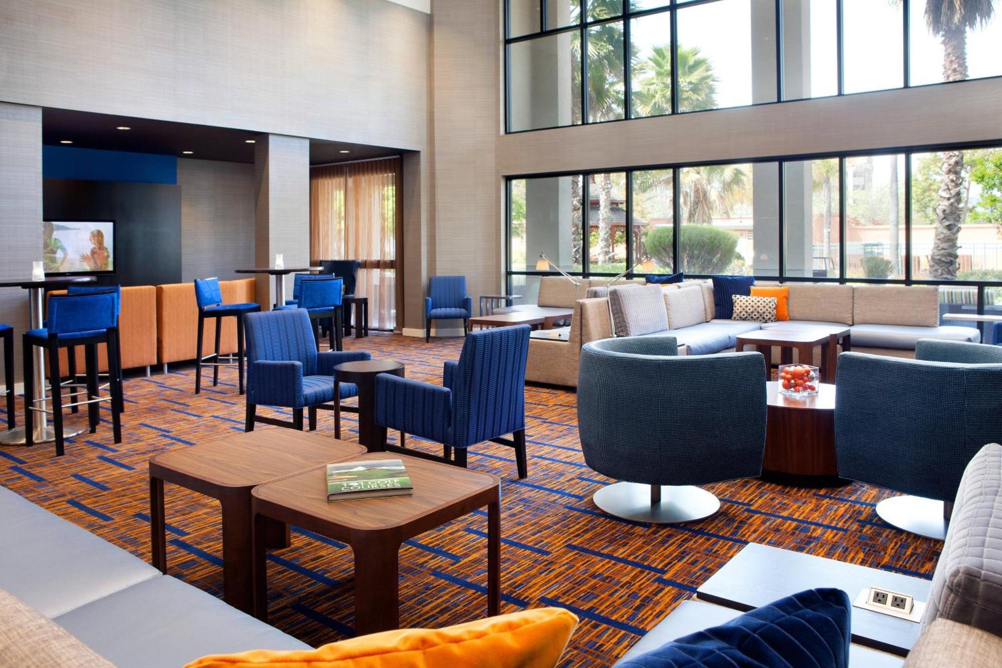 Отель Courtyard By Marriott Oakland Airport Экстерьер фото