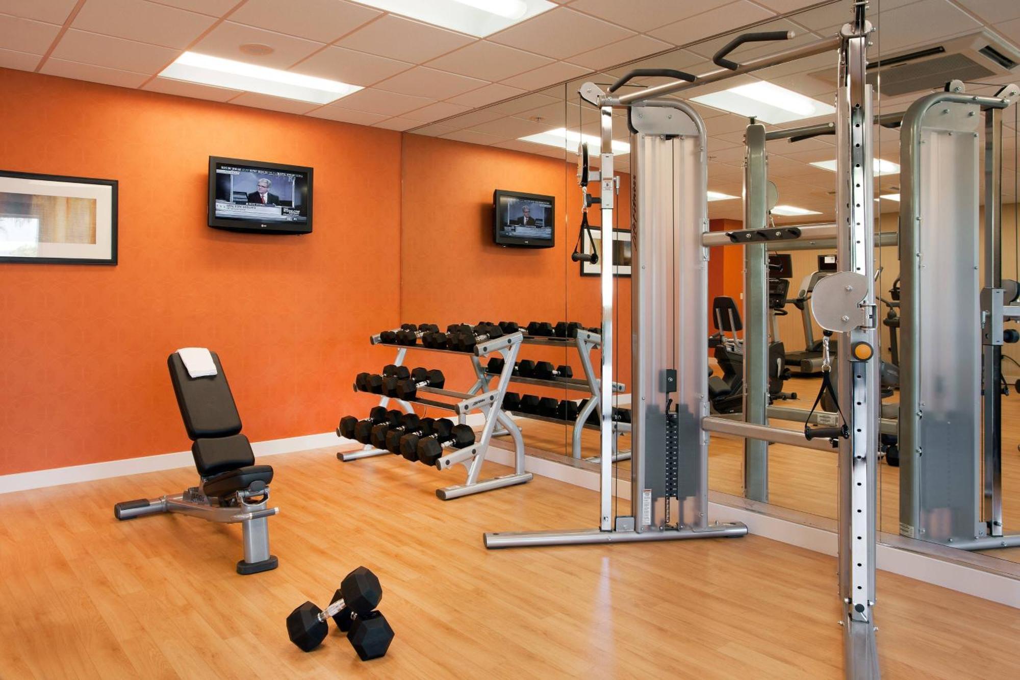 Отель Courtyard By Marriott Oakland Airport Экстерьер фото