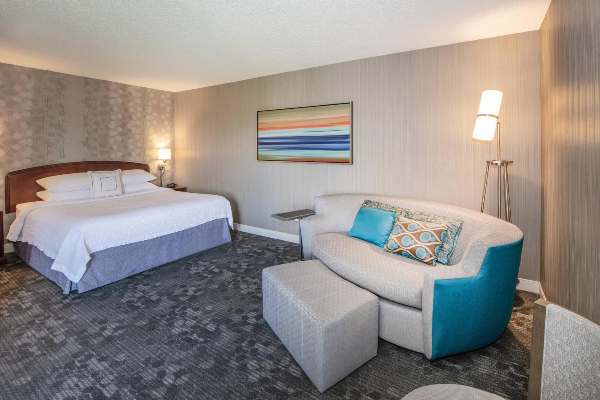 Отель Courtyard By Marriott Oakland Airport Экстерьер фото