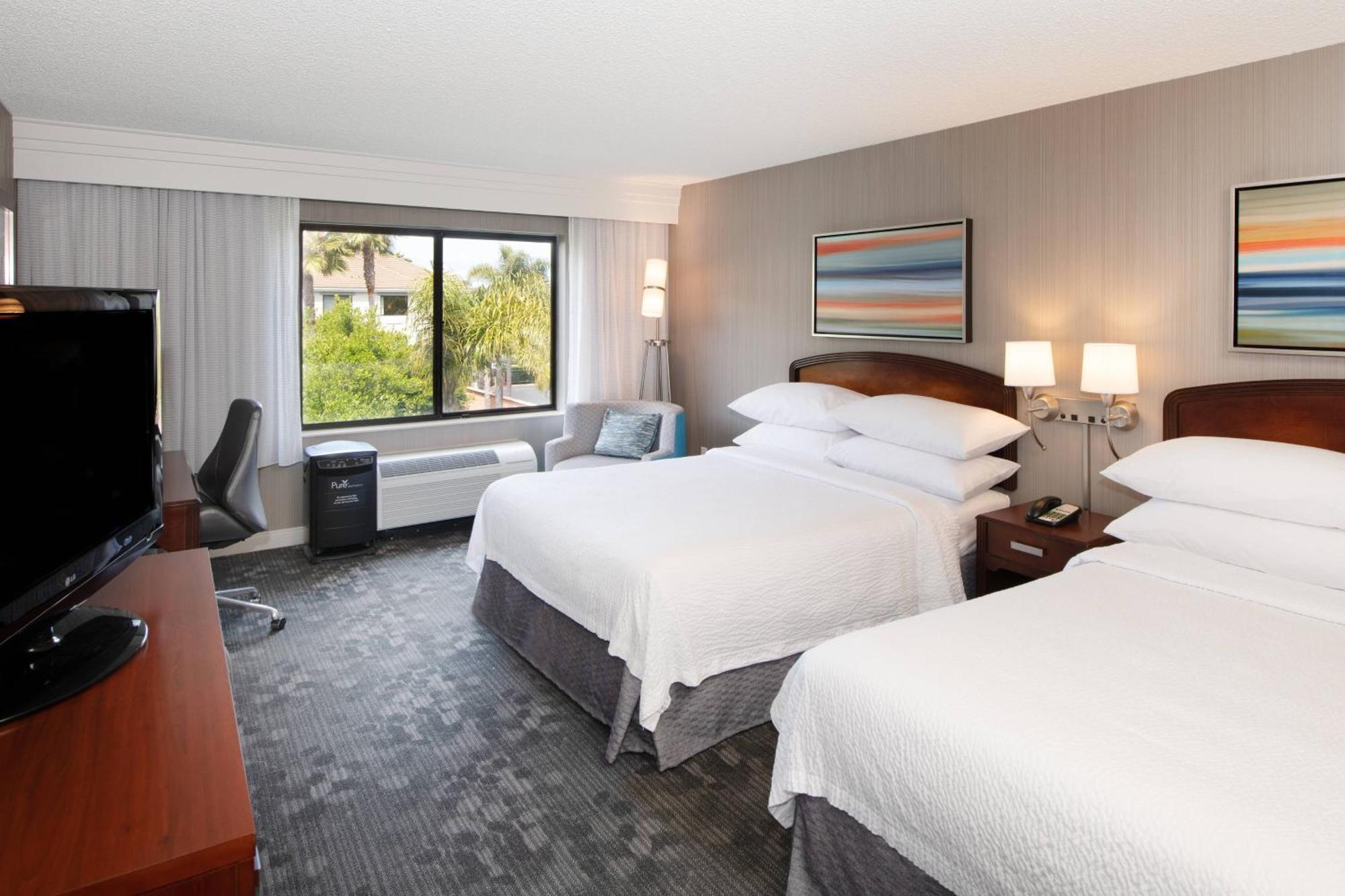 Отель Courtyard By Marriott Oakland Airport Экстерьер фото