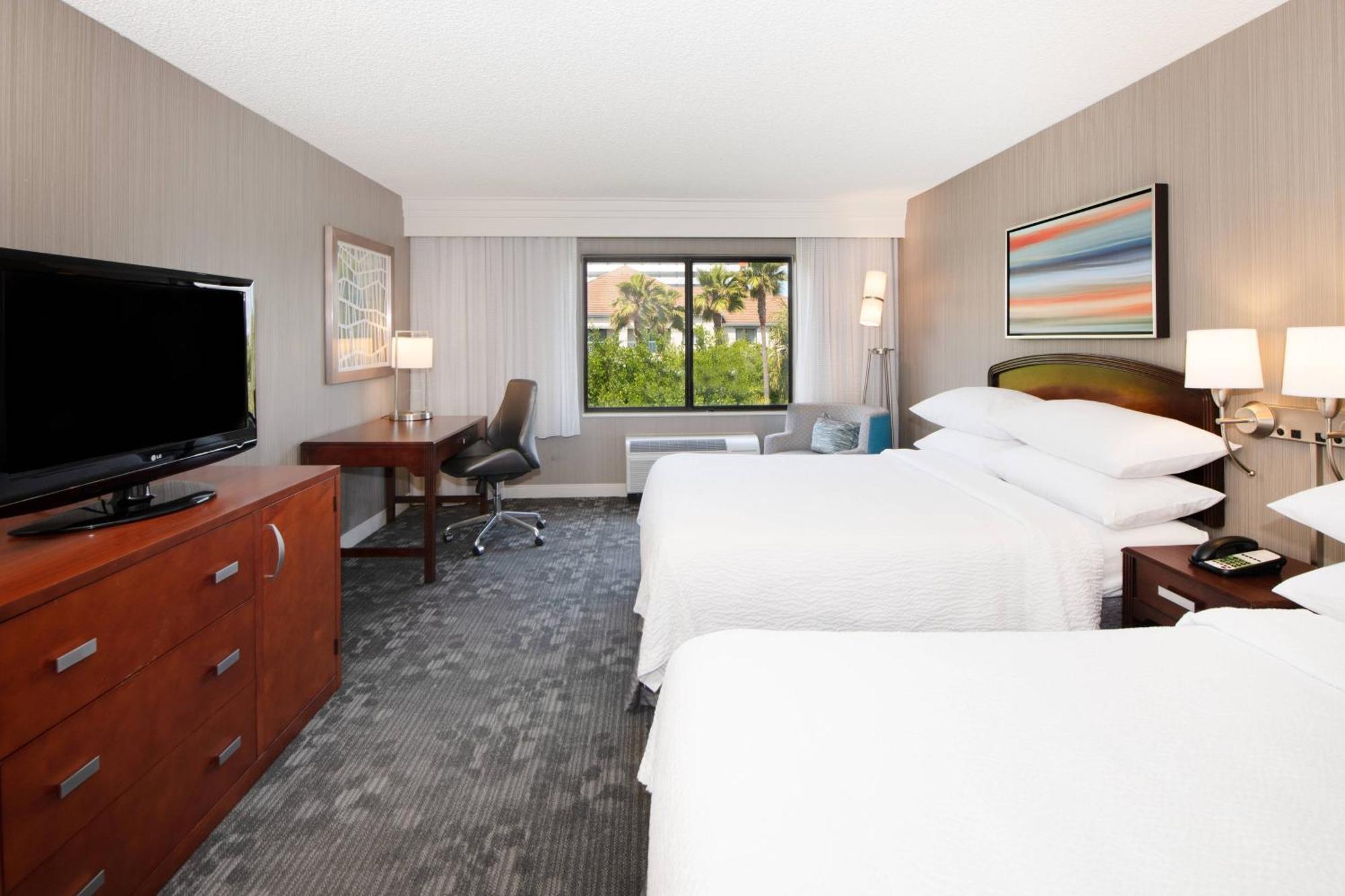 Отель Courtyard By Marriott Oakland Airport Экстерьер фото