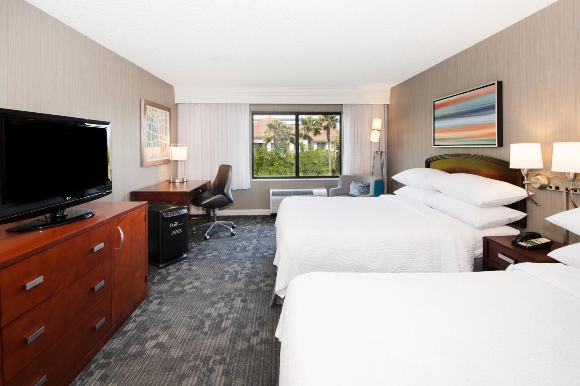 Отель Courtyard By Marriott Oakland Airport Экстерьер фото