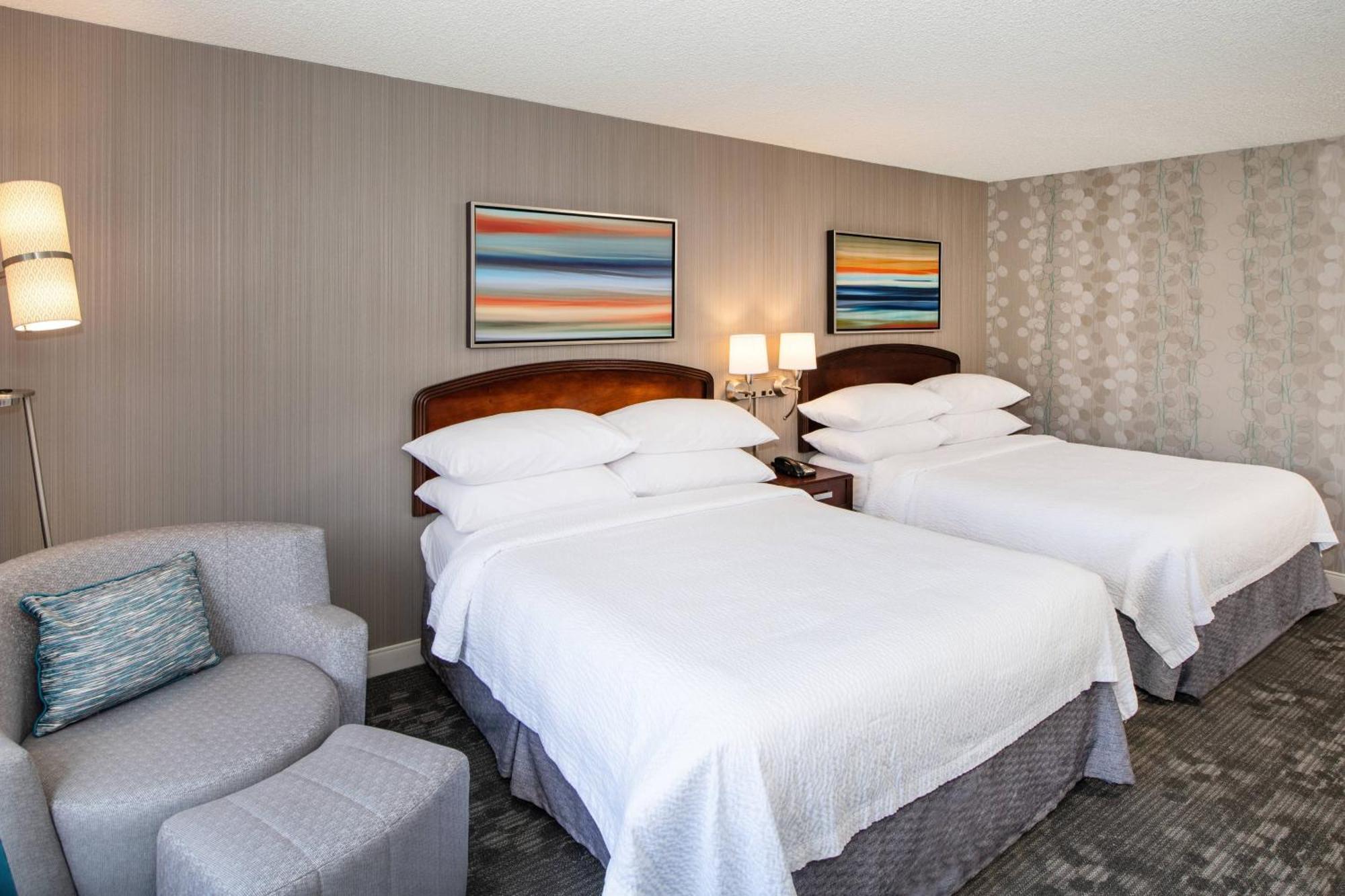 Отель Courtyard By Marriott Oakland Airport Экстерьер фото