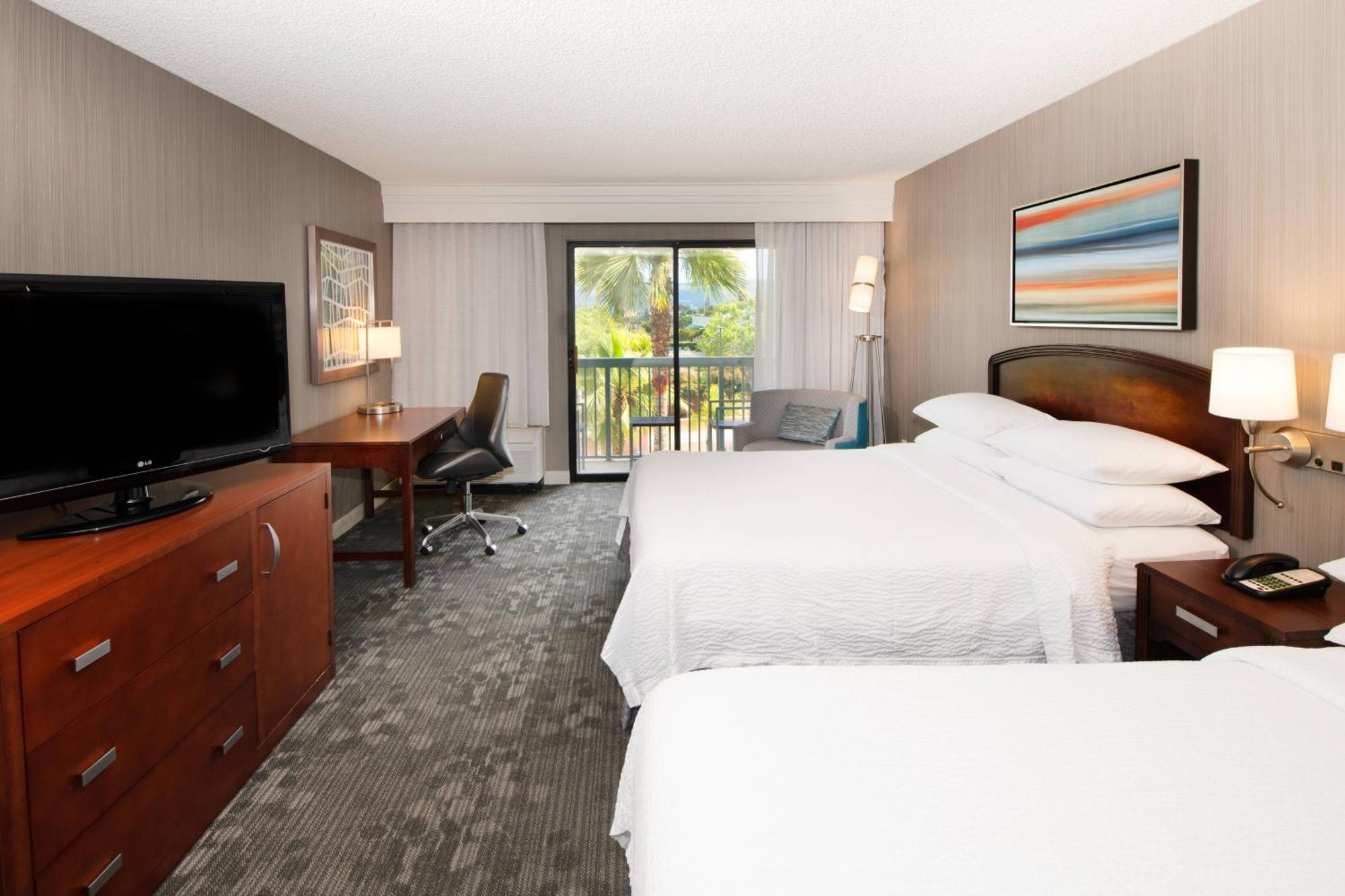 Отель Courtyard By Marriott Oakland Airport Экстерьер фото