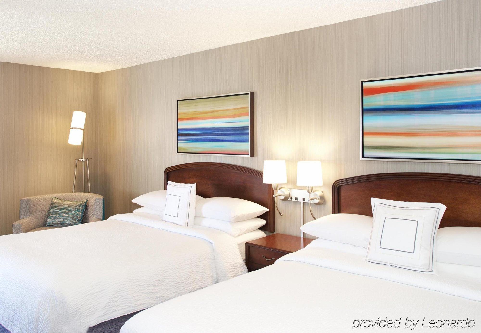 Отель Courtyard By Marriott Oakland Airport Экстерьер фото